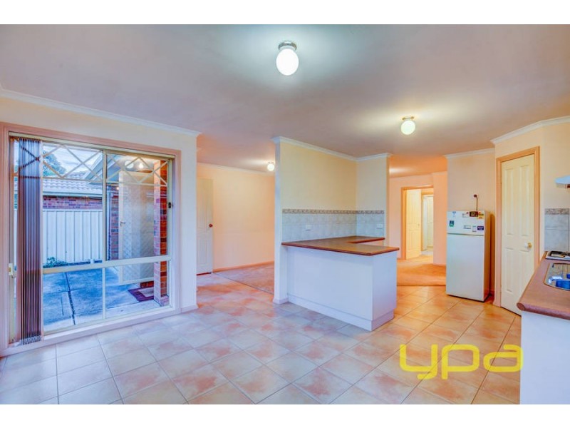 2/12 Fraser Street, Melton South VIC 3338