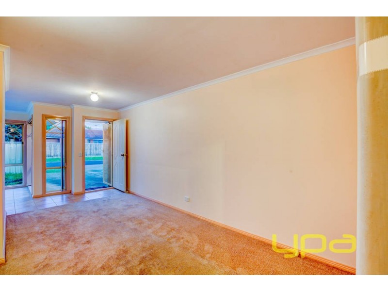 2/12 Fraser Street, Melton South VIC 3338