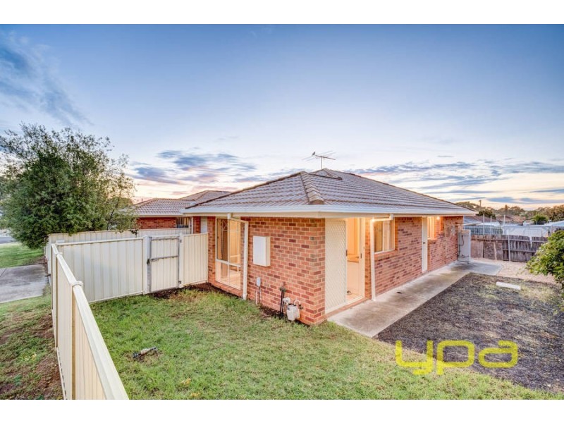 2/12 Fraser Street, Melton South VIC 3338