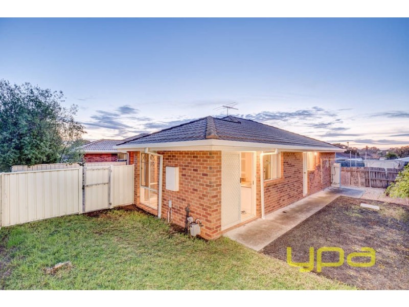 2/12 Fraser Street, Melton South VIC 3338
