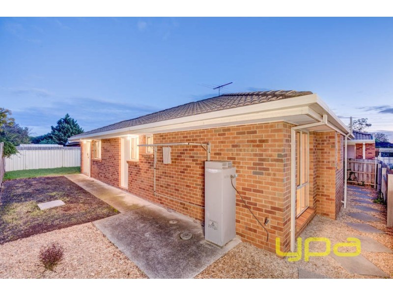 2/12 Fraser Street, Melton South VIC 3338