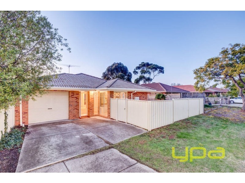 2/12 Fraser Street, Melton South VIC 3338