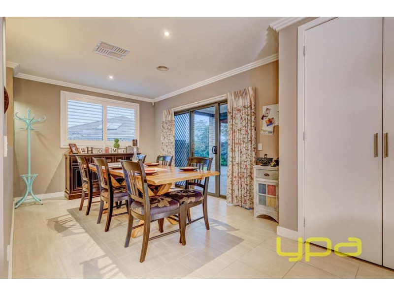 15  Parris Avenue, Melton West VIC 3337