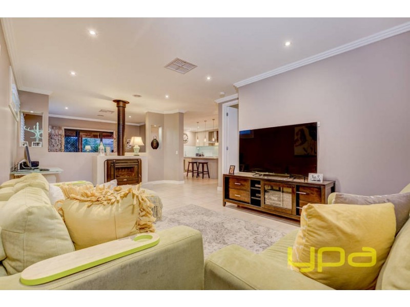 15  Parris Avenue, Melton West VIC 3337