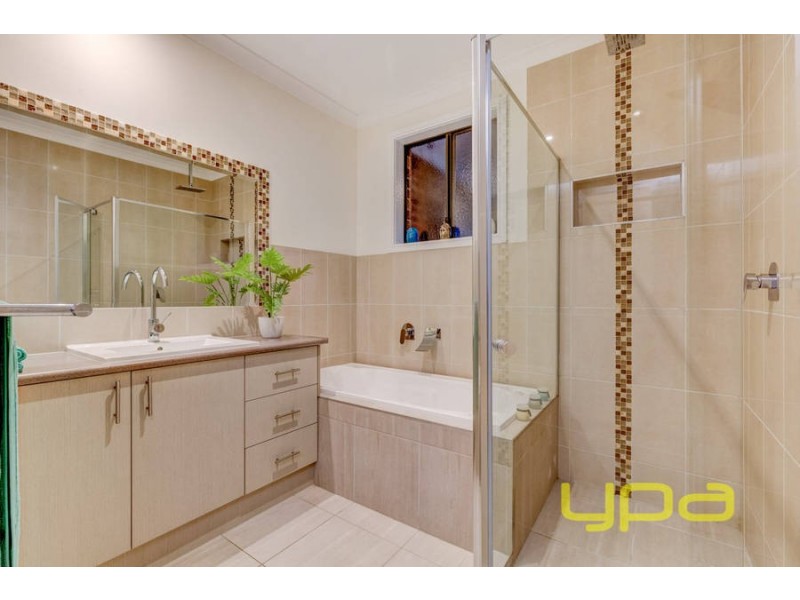 15  Parris Avenue, Melton West VIC 3337