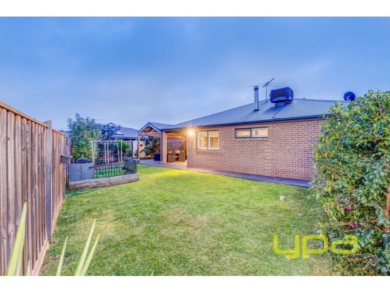 15  Parris Avenue, Melton West VIC 3337