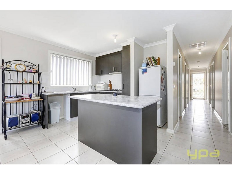 1 Petrea Place, Melton West VIC 3337