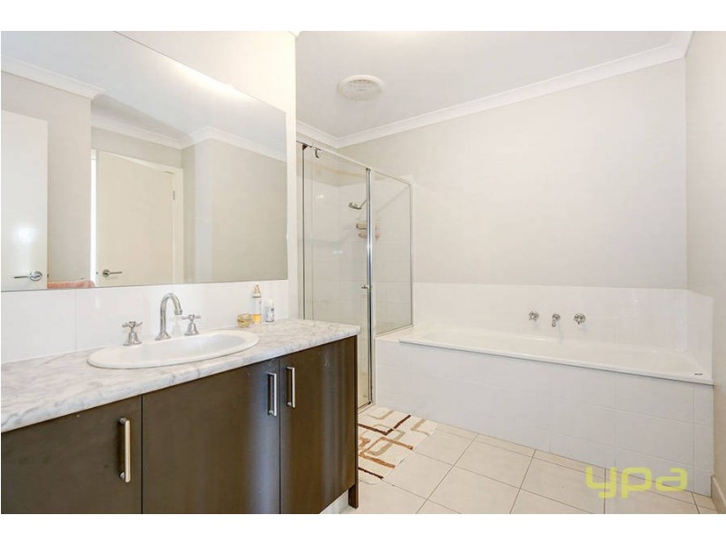 1 Petrea Place, Melton West VIC 3337