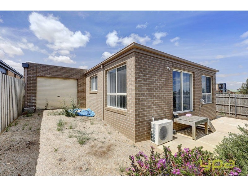 1 Petrea Place, Melton West VIC 3337