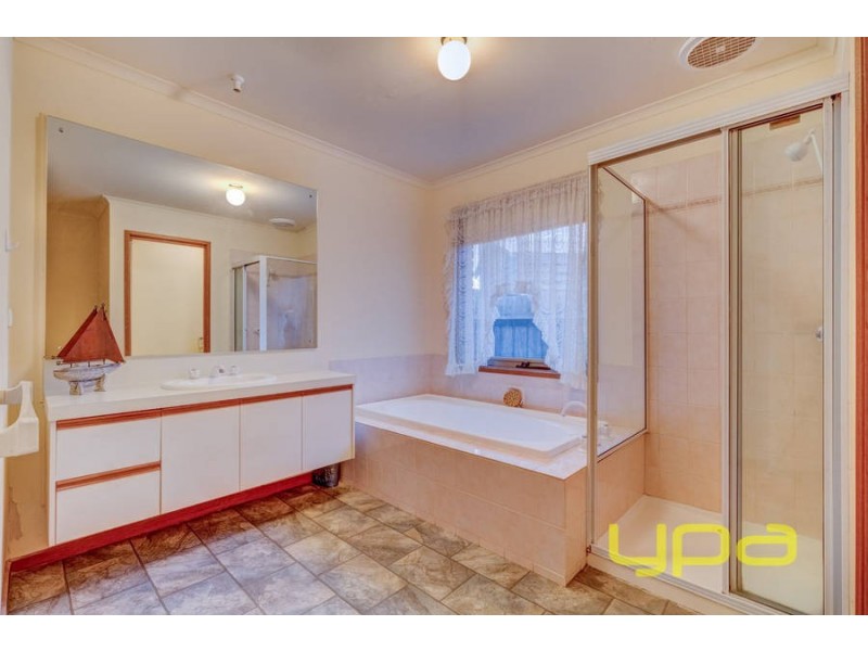 9 Josephine Court, Melton West VIC 3337