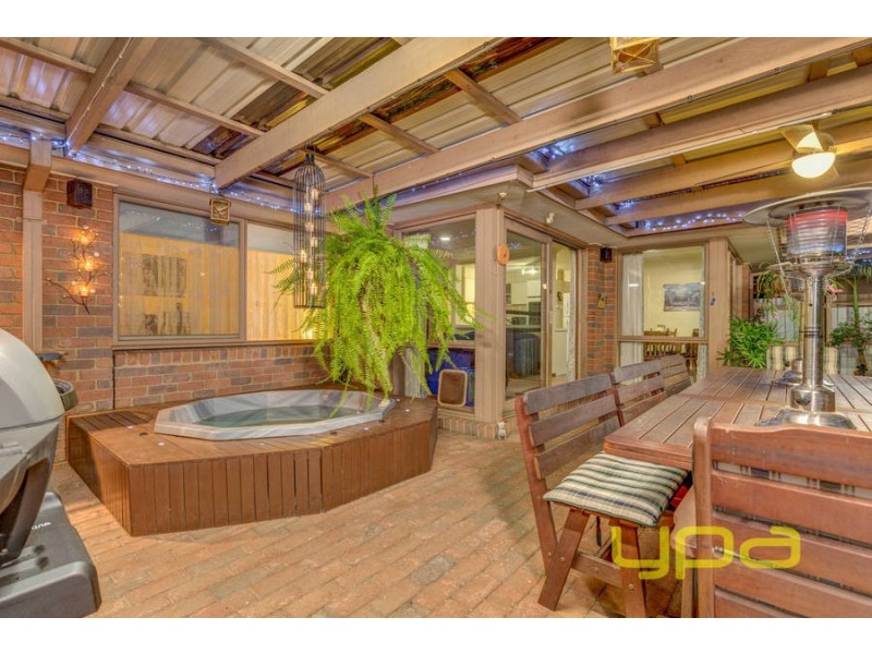 9 Josephine Court, Melton West VIC 3337