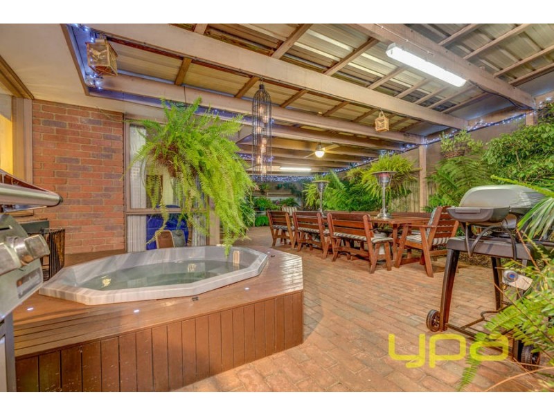 9 Josephine Court, Melton West VIC 3337