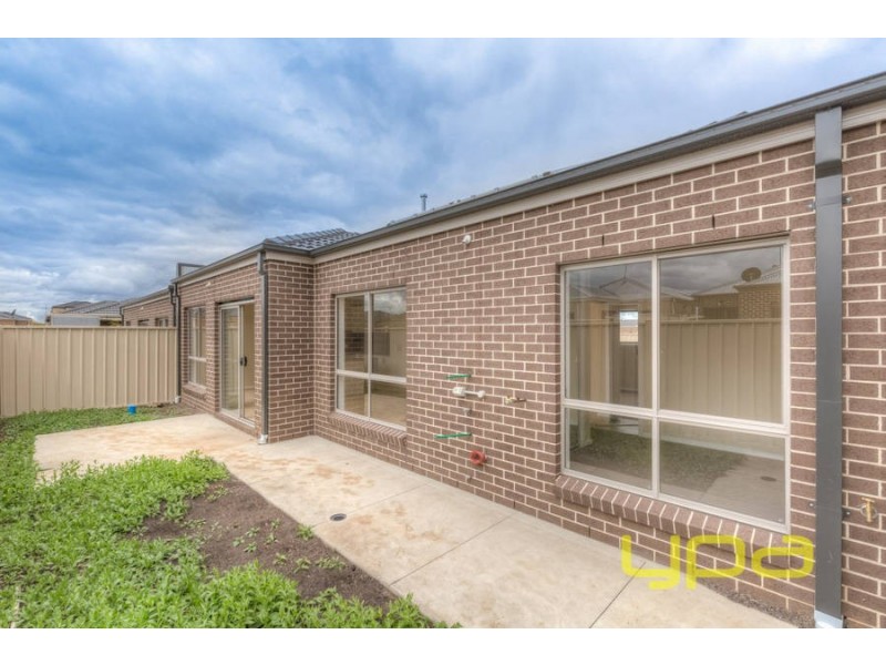 2/276 Bulmans Road, Melton West VIC 3337