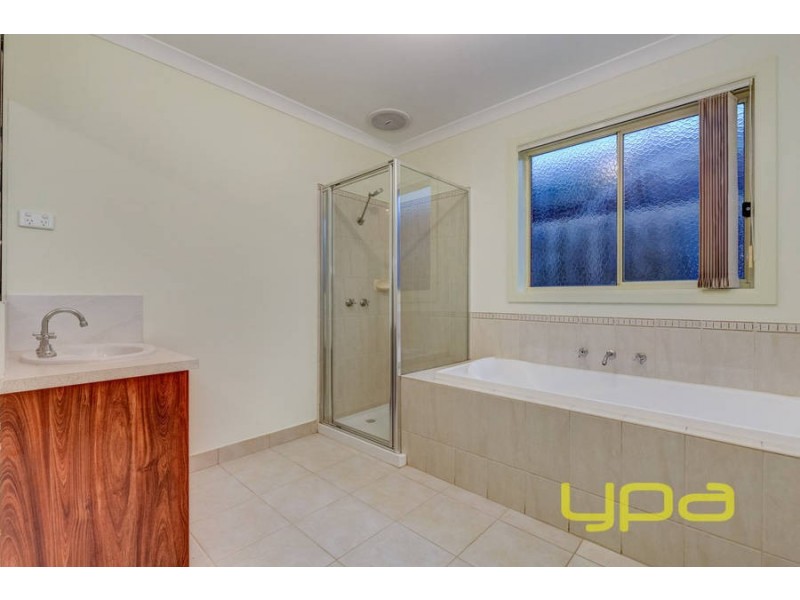 3 Wetherby Place, Melton West VIC 3337