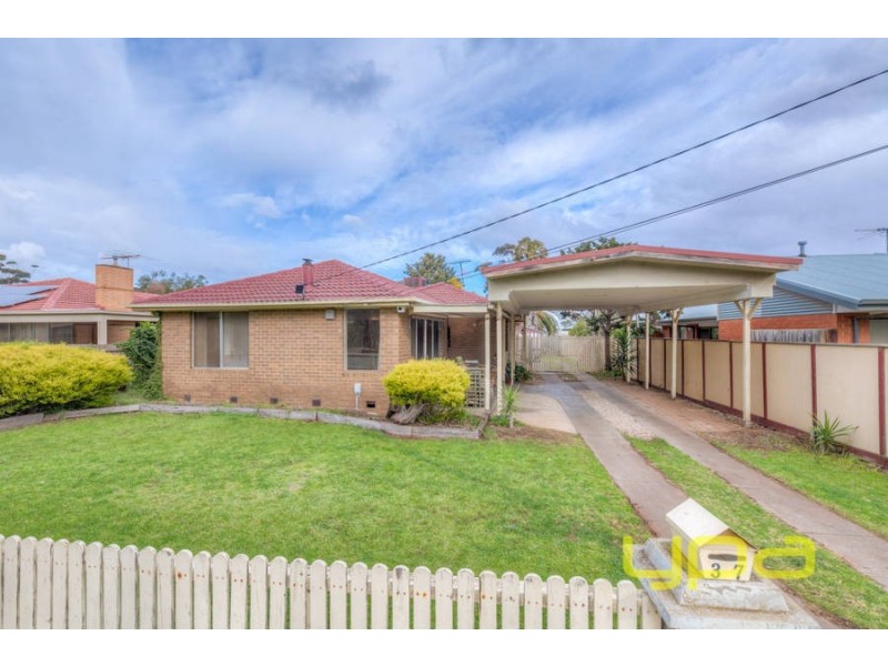 37 Kurrajong Crescent, Melton South VIC 3338