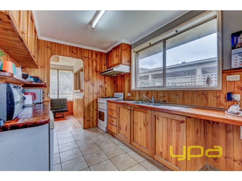 37 Kurrajong Crescent, Melton South VIC 3338