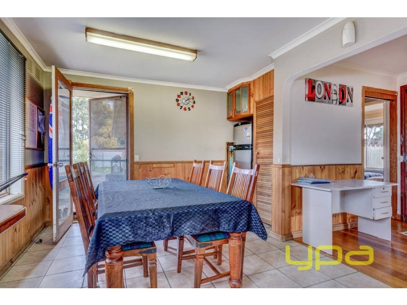 37 Kurrajong Crescent, Melton South VIC 3338