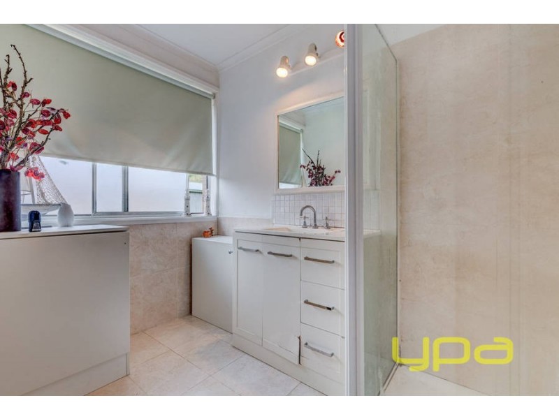 37 Kurrajong Crescent, Melton South VIC 3338