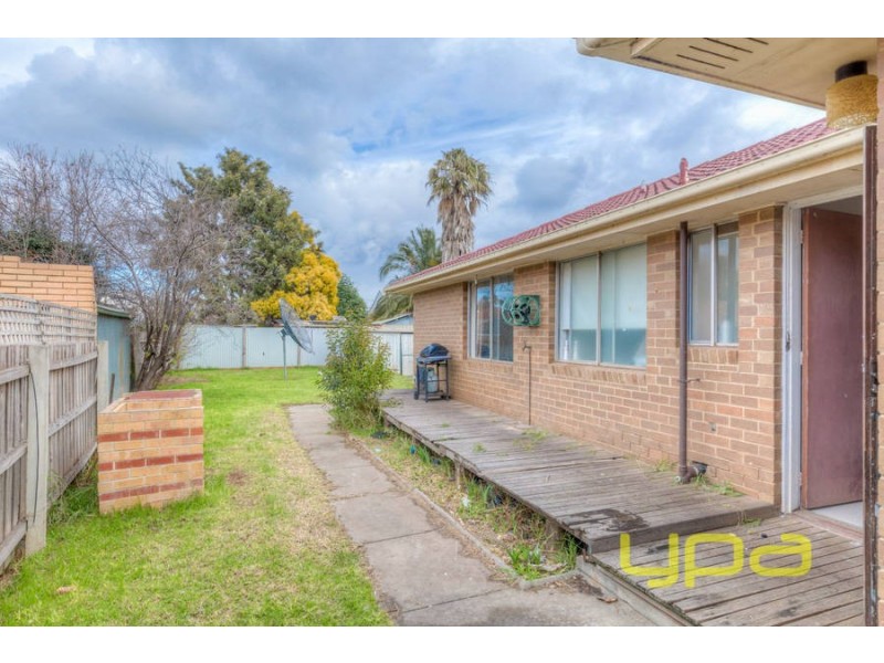 37 Kurrajong Crescent, Melton South VIC 3338