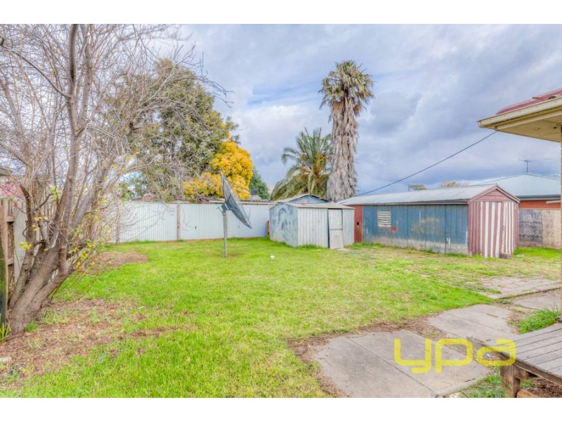 37 Kurrajong Crescent, Melton South VIC 3338