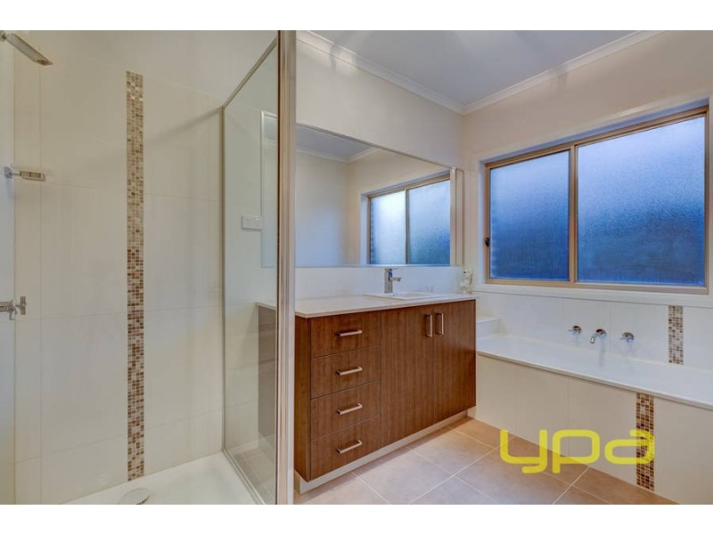 19 Bluegum Drive, Brookfield VIC 3338