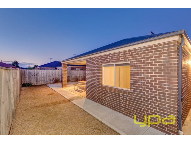 19 Bluegum Drive, Brookfield VIC 3338