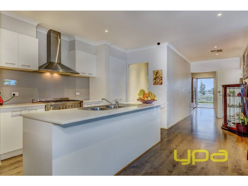 15 Avonmore Way, Melton South VIC 3338