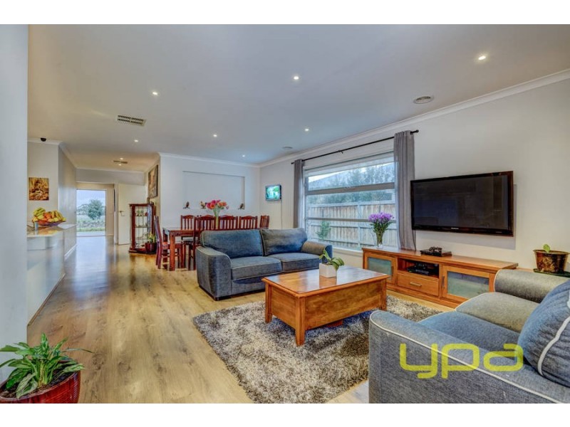 15 Avonmore Way, Melton South VIC 3338