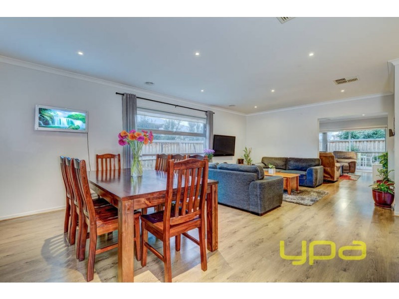 15 Avonmore Way, Melton South VIC 3338