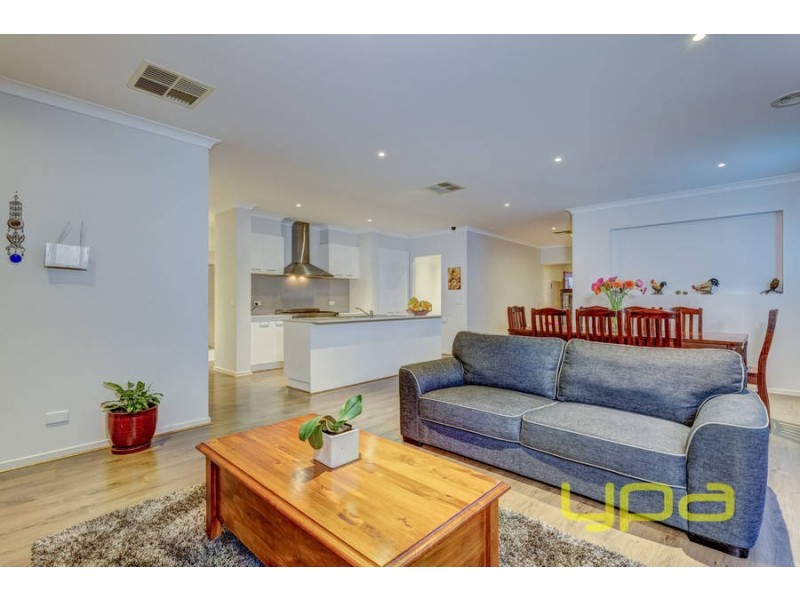 15 Avonmore Way, Melton South VIC 3338