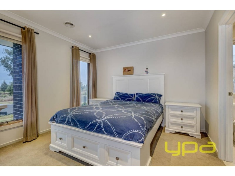 15 Avonmore Way, Melton South VIC 3338