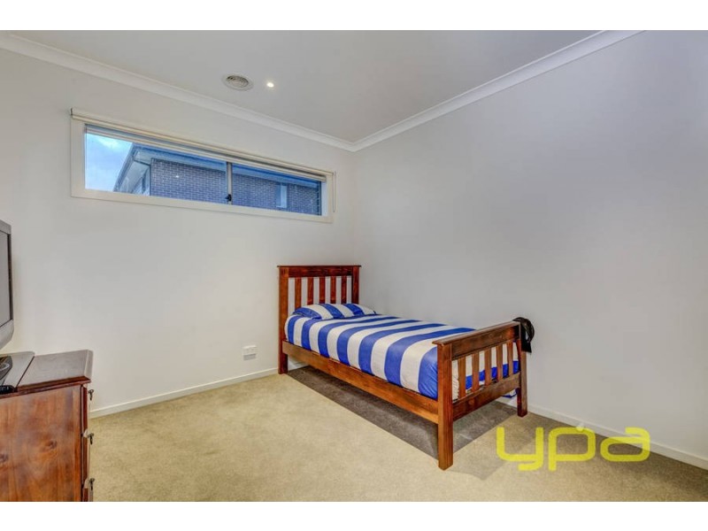 15 Avonmore Way, Melton South VIC 3338