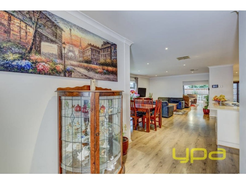 15 Avonmore Way, Melton South VIC 3338