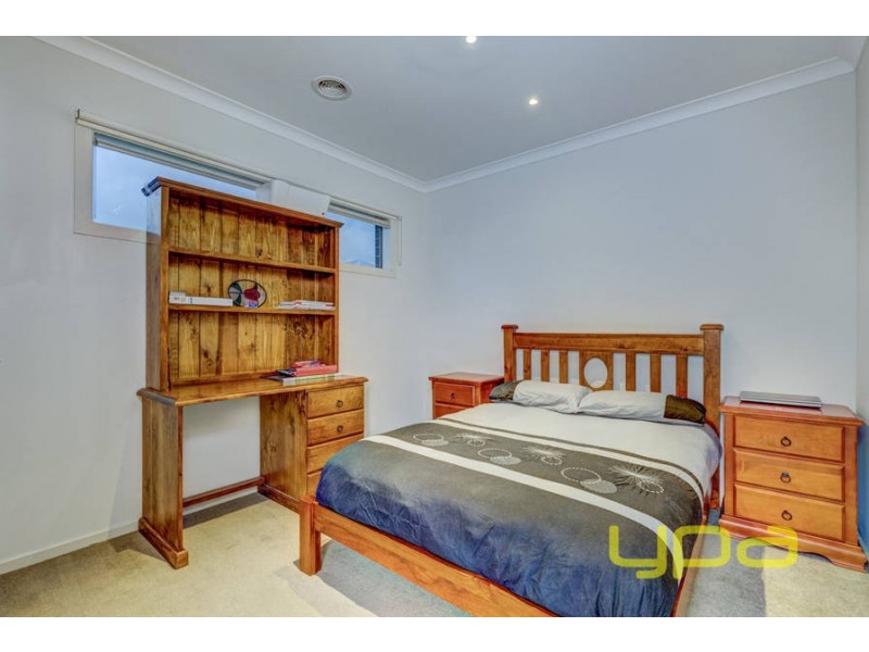 15 Avonmore Way, Melton South VIC 3338