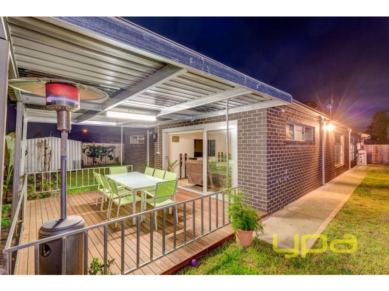 15 Avonmore Way, Melton South VIC 3338