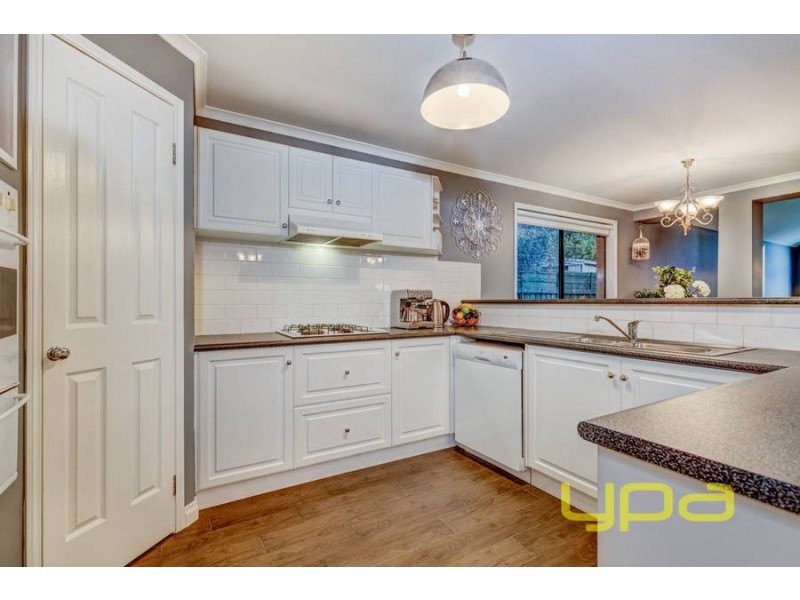 5 Royston Court, Brookfield VIC 3338