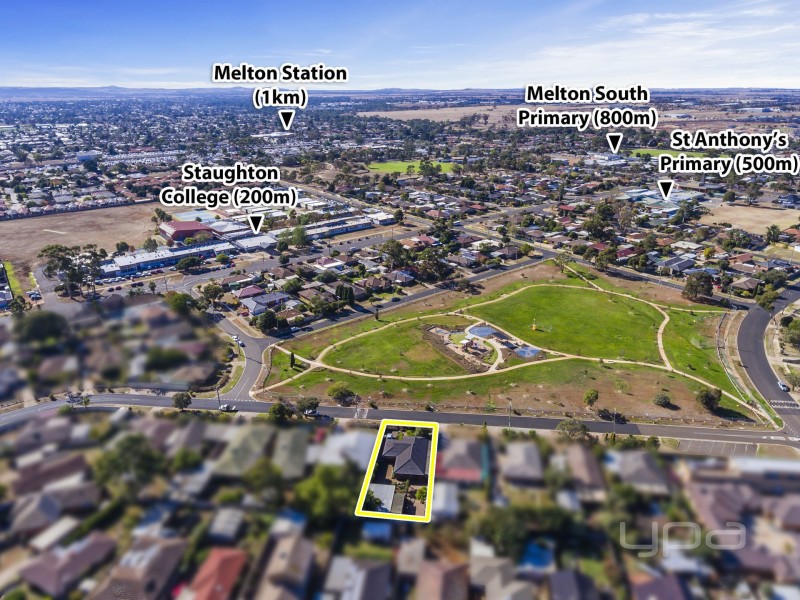 30 Lachlan Road, Melton South VIC 3338