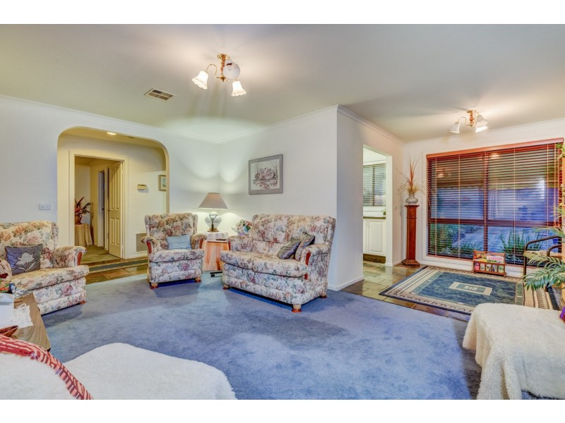 30 Lachlan Road, Melton South VIC 3338