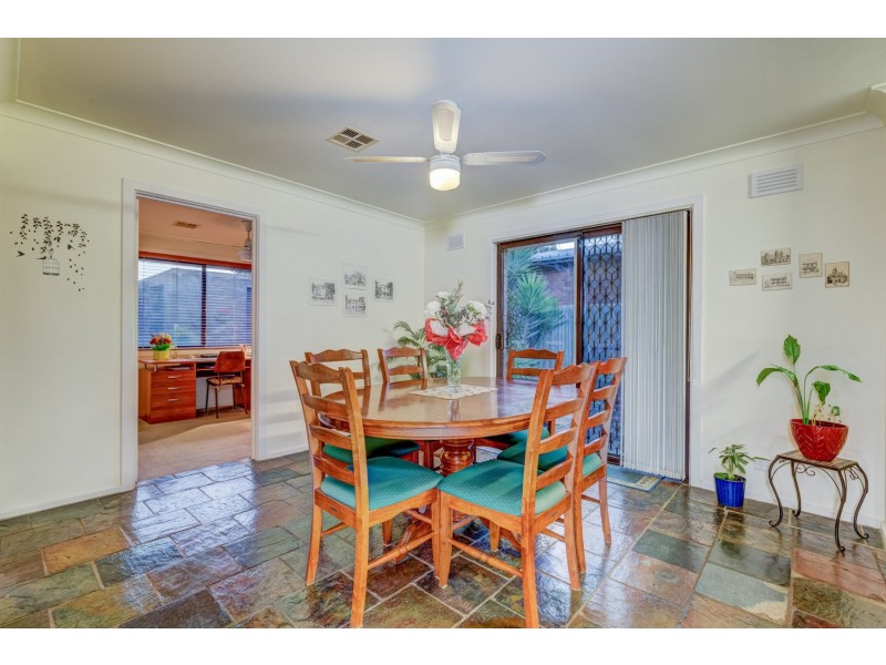 30 Lachlan Road, Melton South VIC 3338