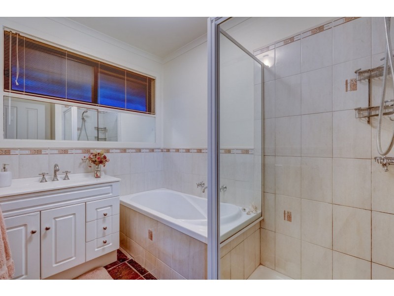 30 Lachlan Road, Melton South VIC 3338