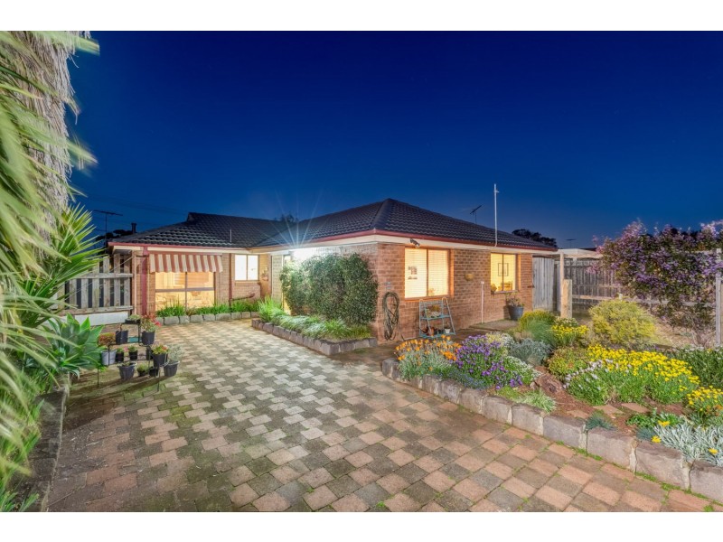 30 Lachlan Road, Melton South VIC 3338