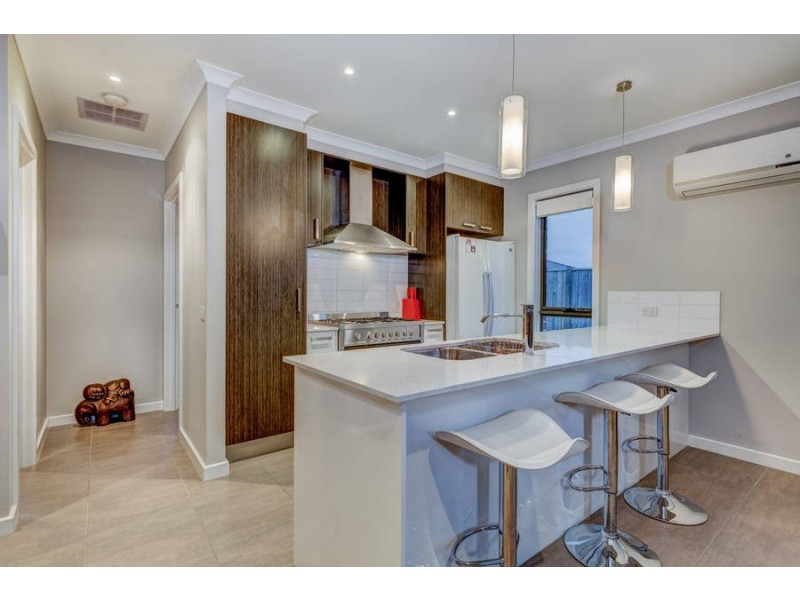 4 Edgewood Drive, Melton West VIC 3337