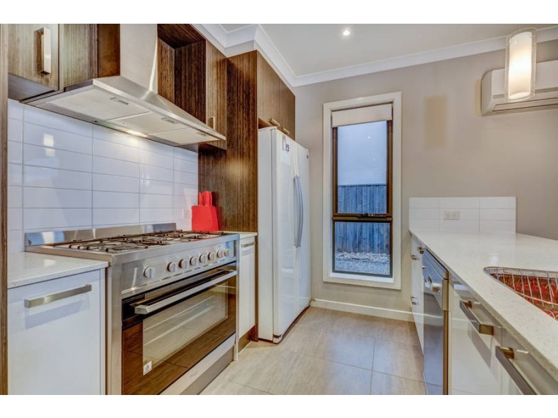 4 Edgewood Drive, Melton West VIC 3337