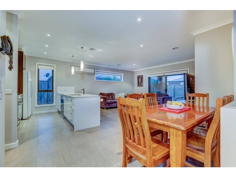 4 Edgewood Drive, Melton West VIC 3337