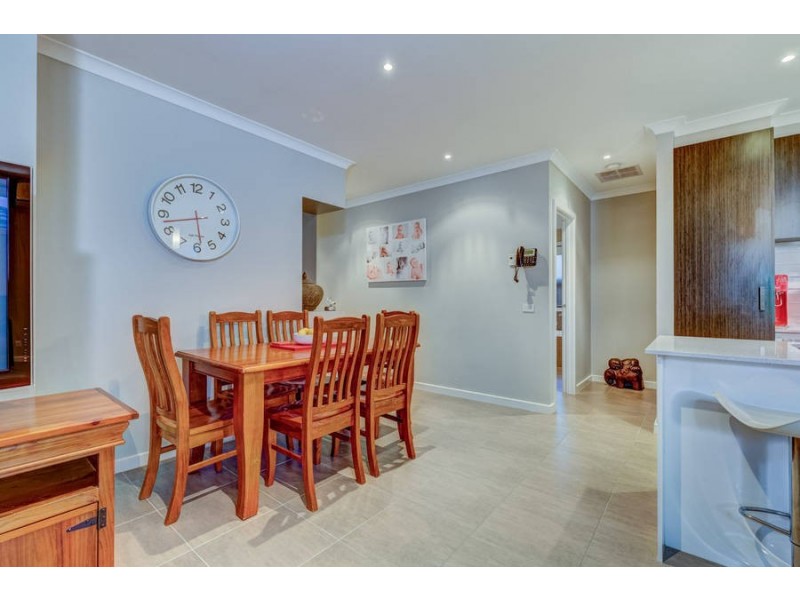 4 Edgewood Drive, Melton West VIC 3337