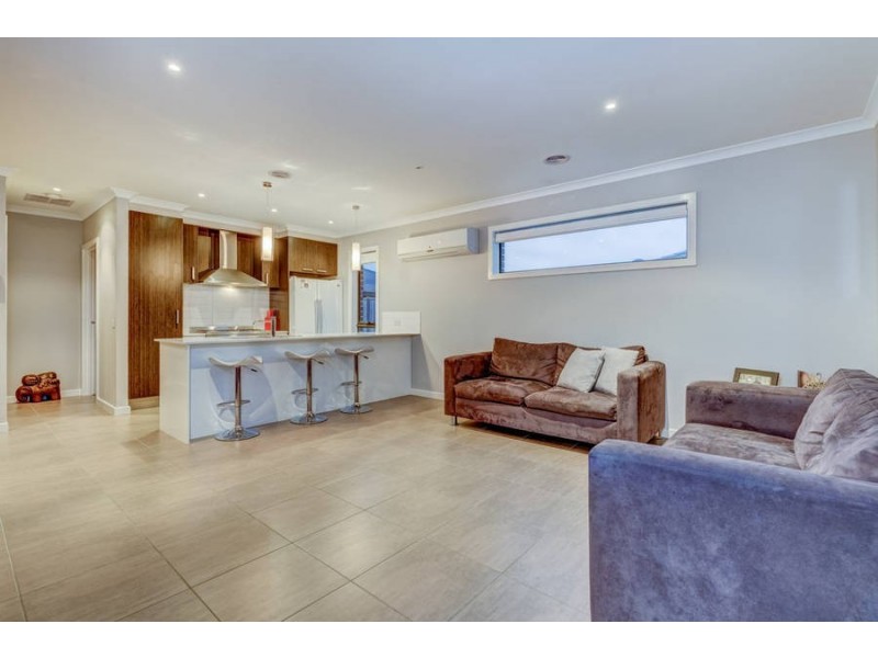 4 Edgewood Drive, Melton West VIC 3337