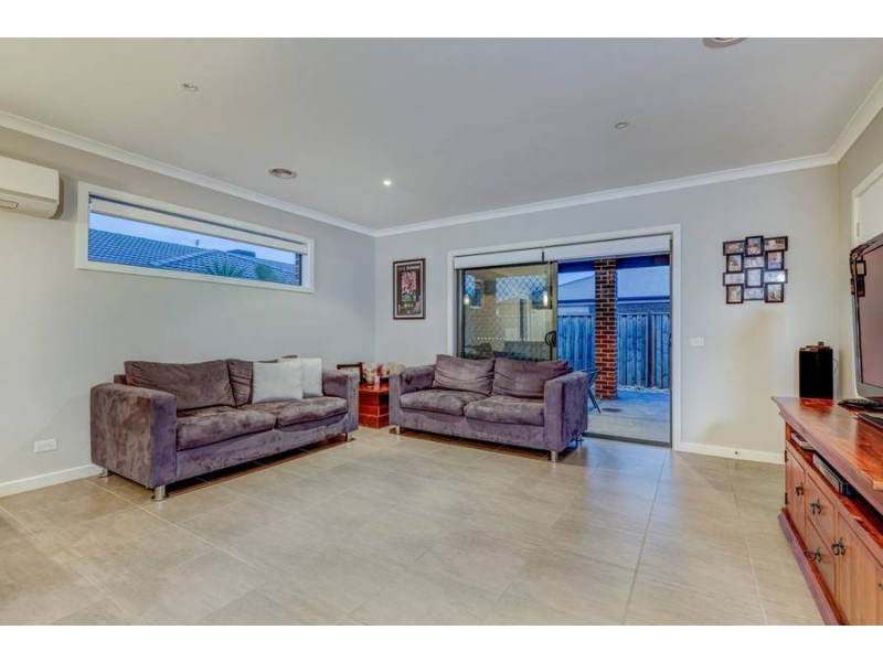 4 Edgewood Drive, Melton West VIC 3337