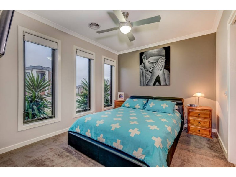 4 Edgewood Drive, Melton West VIC 3337