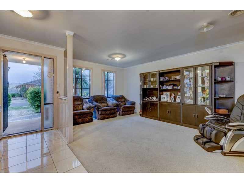 16 Sunderland Way, Melton West VIC 3337