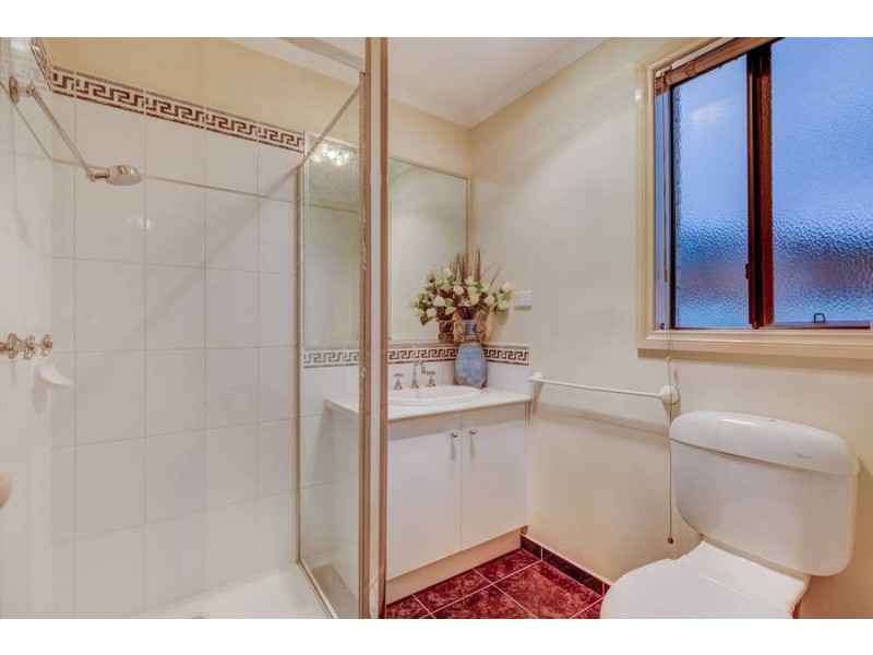 16 Sunderland Way, Melton West VIC 3337